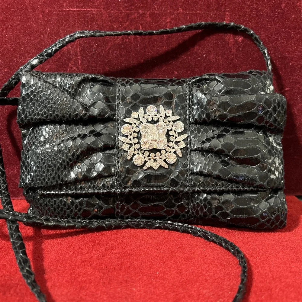 IMAN‎ Ruffle Clutch Black Purse Shoulder strap  Rhinestones Snap excellent - Picture 3 of 15